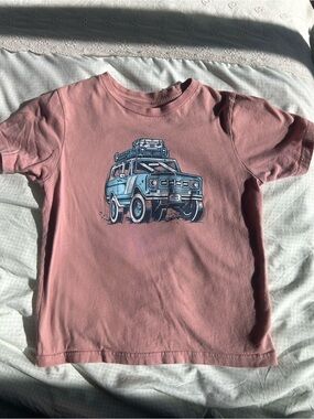 Yeti Pink Short-Sleeve Tee with Blue SUV Graphic